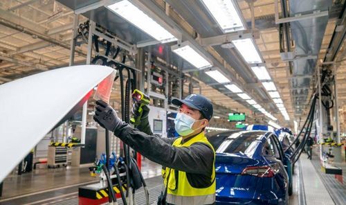 马斯克旗下车企大幅提高工人工资，员工月薪有望破万引发行业热议